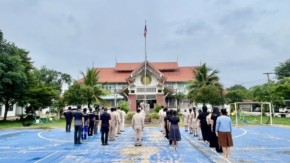  กิจกรรมเข้าแถวเคารพธงชาติเพื่อสร้างความจงรักภักดีต่อสถาบันชาติ ศาสนาและพระมหากษัตริย์เพื่อขัดเกลาจิตใจในพนักงานทุกคนเป็นมนุษย์ที่สมบรูณ์ทั้งร่างกาย จิตใจ สติปัญญา ความรู้และปลูกฝังคุณธรรม...
