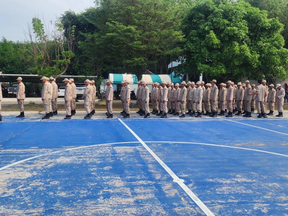 วันอาทิตย์ที่22 มีนาคม 2569 ด้านองค์การบริหารส่วนตำบลโนนสมบูรณ์  อำเภอเดชอุดม จังหวัดอุบลราชธานี โดยมี นายบุญหนัก ทำนุ นายกองค์การบริหารส่วนตำบลโนนสมบูรณ์ เป็นประธานในพิธี และคณะท่านผู้บริหารทุกท่านพร้อมกับสมาชิกสภาทั้ง 9 หมู่บ้าน และ พันจ่าเอกตรีพงศ์ เสาร์แก้ว ปลัดองค์การบริหารส่วนตำบลโนนสมบูรณ์ร่วมกับ นางสุจิดา เหมลา หัวหน้าสำนักปลัด/ข้าราชการ/พนักงาน/และอปพร.ทั้ง9 หมู่บ้านทุกท่าน  ได้จัดกิจกรรม วันอาสาสมัครป้องกันภัยฝ่ายพลเรือน  เนื่องจากวันที่ 22 มีนาคม ของทุกปี เป็นวันอาสาสมัครป้องกันภัยฝ่ายพลเรือน หรือ อปพร. เพื่อเชิดชูความสำคัญของอาสาสมัครป้องกันภัยฝ่ายพลเรือนให้ปรากฎแก่ประชาชนทั่วไป เพื่อยกย่องและเชิดชูเกียรติของ อปพร. ที่ได้เสียสละ อุทิศกำลังกาย กำลังใจ และความรู้ความสามารถที่มีในการปฏิบัติงานด้านการป้องกันสาธารณภัย การช่วยเหลือบรรเทาทุกข์ให้กับประชาชนที่ประสบภัย รวมถึงการดูแลและสร้างความปลอดภัยในพื้นที่ โดยไม่หวังผลตอบแทน และเป็นการรวมพลังของเหล่าสมาชิก อปพร. " เมตตา กล้าหาญ "